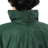 When the hood is not in use, it can be gathered using the hook-and-loop on the inside of the collar.